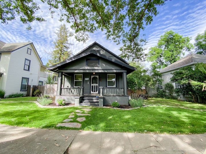 Cozy Victorian In Downtown Red Bluff - Red Bluff, CA