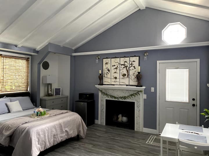 Azul Suite: Private 2 Bedroom, Full Bath & Kitchen - Reseda - Los Angeles