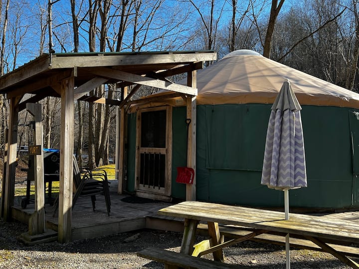 Glamping Yurt. Sleeps 4, Hot Tub, Pellet Stove - West Virginia