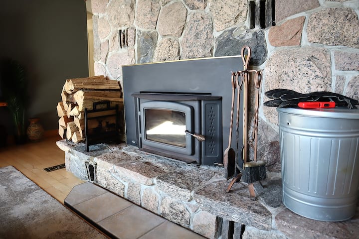 Lakefront Cottage W/ Indoor Fireplace, Muskoka - Algonquin Provincial Park