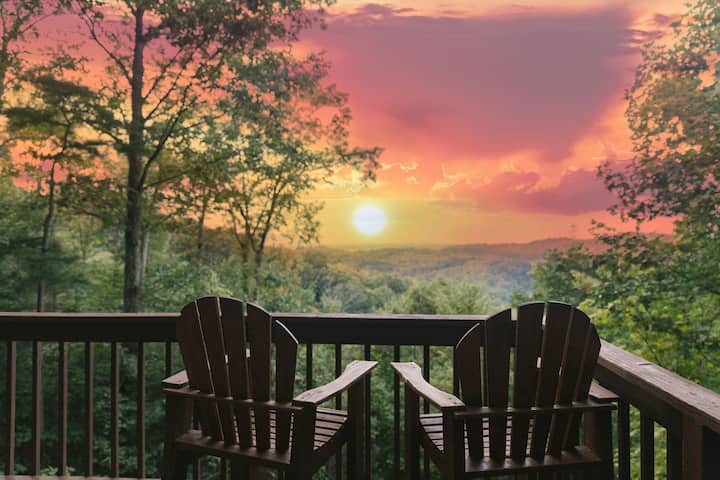$125 Nov 28-30 Beary View Cabin Mtn View Hot Tub - Tennessee