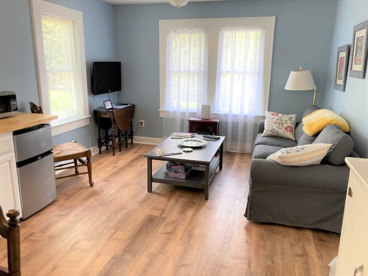 Bb's Place-bright, Fresh Apt, 1 Mile From Main Str - Hendersonville, NC