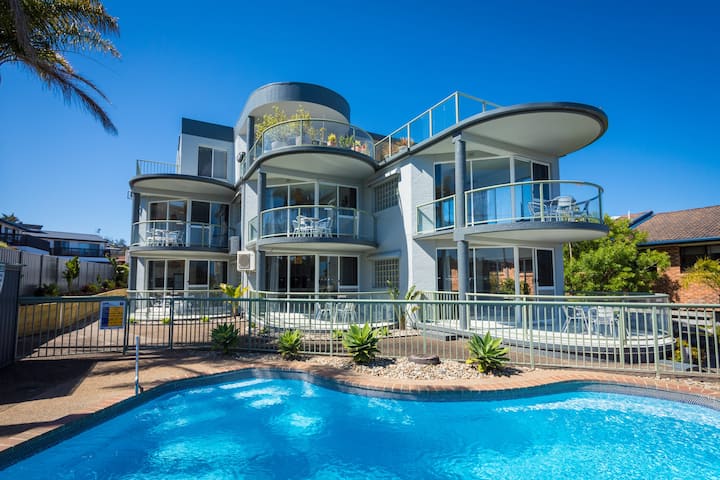 Central, Modern, Clean And Amazingly Awesome! - Merimbula