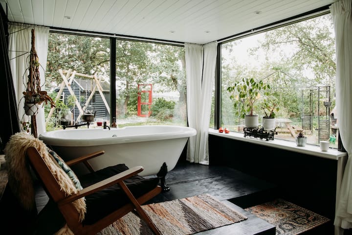 Cozy Home: Bathtub, Sauna, Trampo + Big Garden - Netherlands