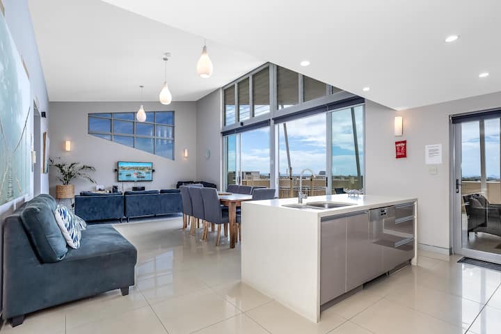 Redcliffe Penthouse 4 Bedroom Apartment Sleeps 8 - Redcliffe