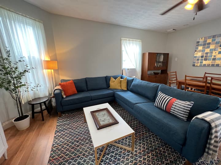 Modern, Cute 1.5 Br Carriage House North Of Boston - Somerville, MA