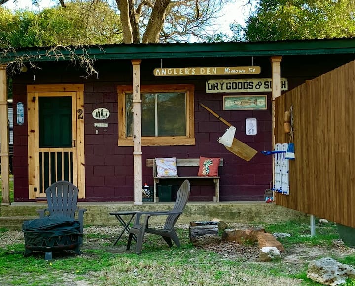 Red Canoe Lodge - Angler's Den Cabin - Lake Whitney, TX