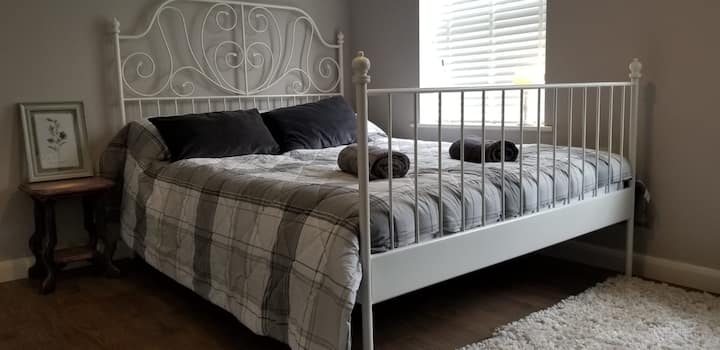 Cosy King Size Bed - Hinckley