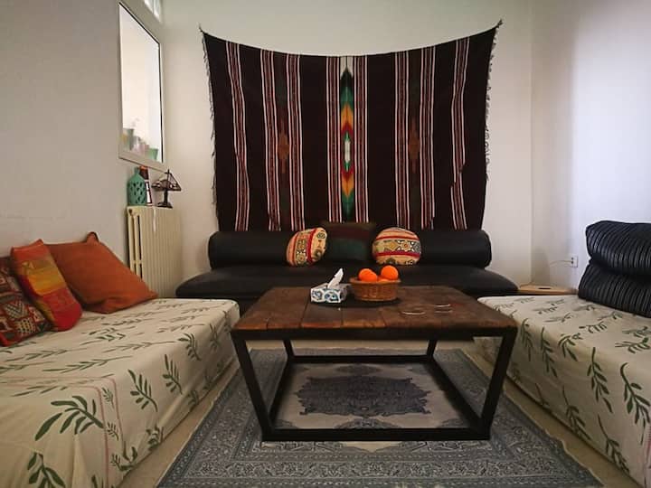 Chambre Privée Dans Un Appartement D'artistes - Tunis