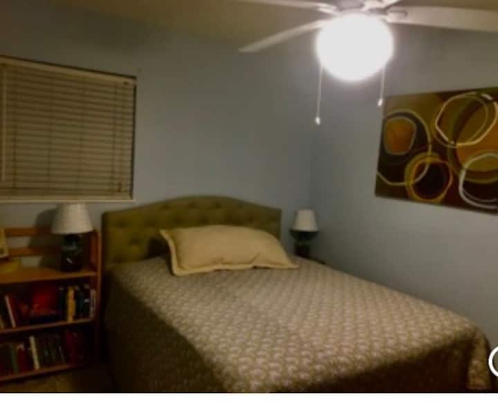 Bdrm3 Hwy66 Only Female Guest/chck Rules &Location - Kirkwood, MO