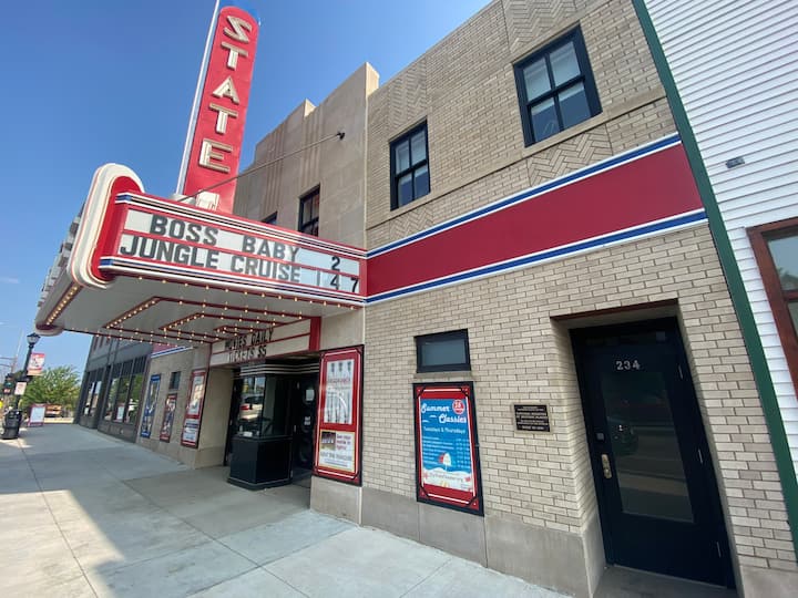 Ely's Historic State Theater Loft - イーリー, MN
