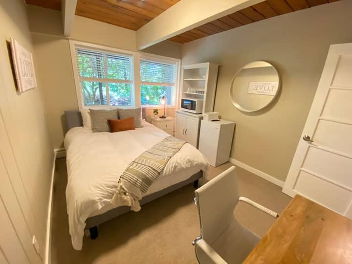 Comfy Pretty Room In Cedar Woods! - Horseshoe Bay