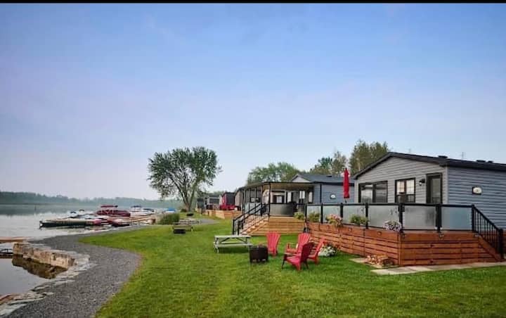 Tiny Home Waterfront/cottage - Lindsay
