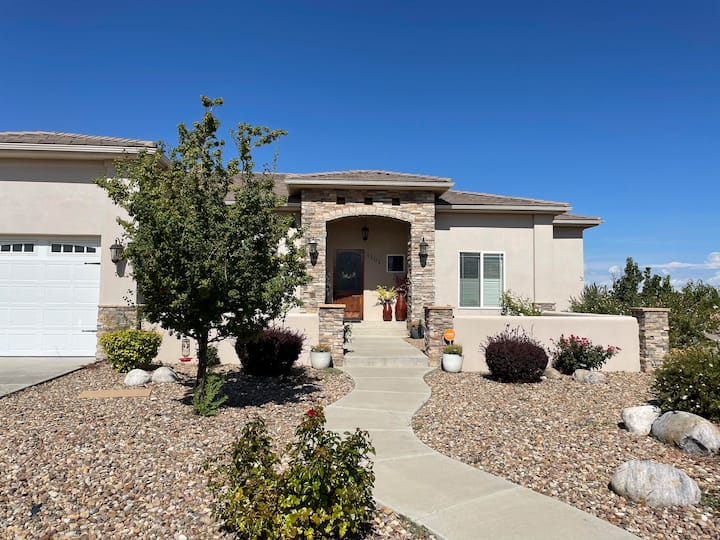 Home With Overlooking View! - Farmington, NM