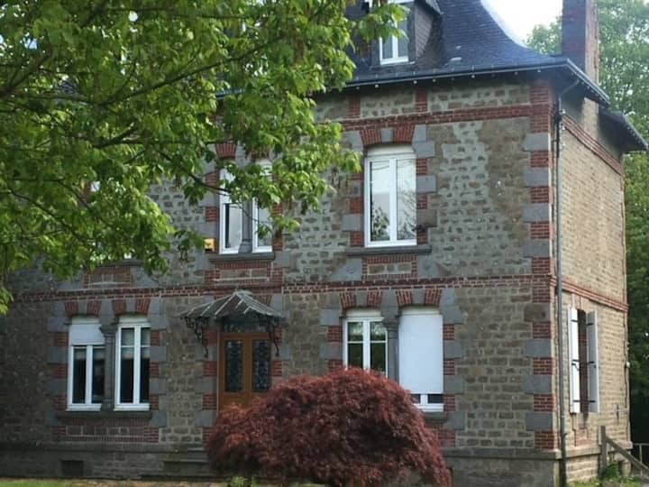 Beautiful Country Home - Centrally Situated - Vire