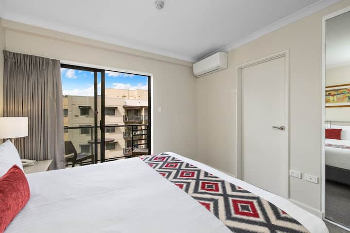 Lovely City View Apartment | 1br - Bassendean