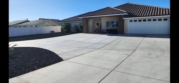 Beautiful House For Your Vacations - Victorville, CA