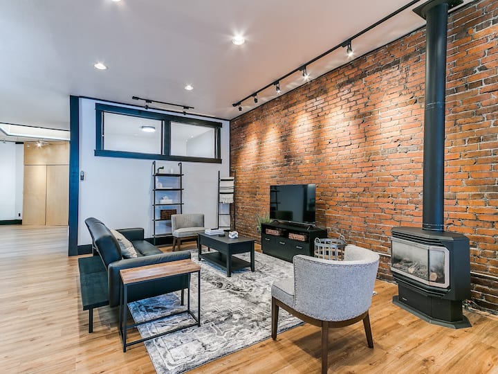 2 Bed Historic Downtown Loft - 에임스