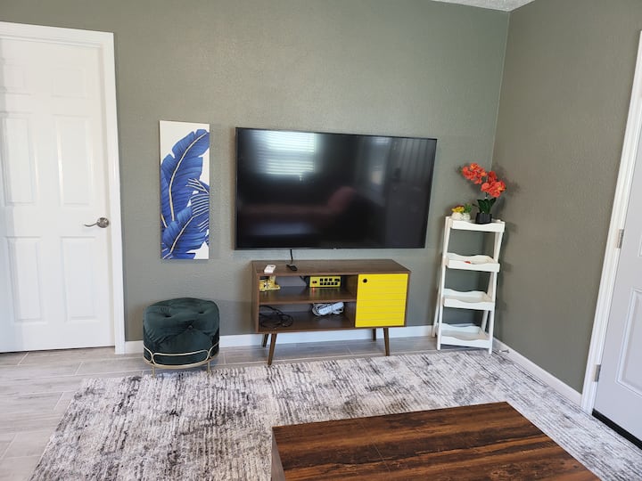 One Bedroom Apartment - Upland, CA