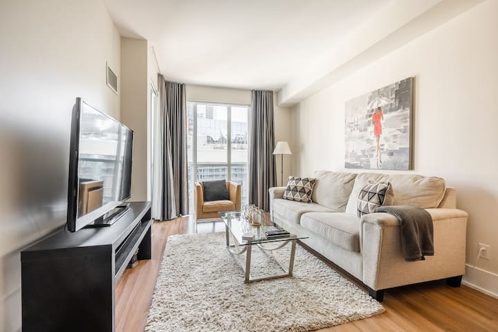 Stylish 1br Executive Suite With Parking! - Toronto, ON