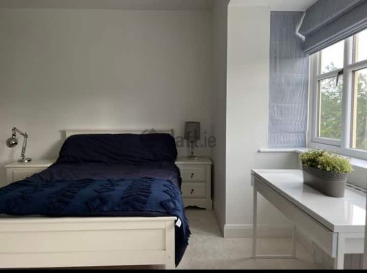 Modern Double Room With En-suite - Naas