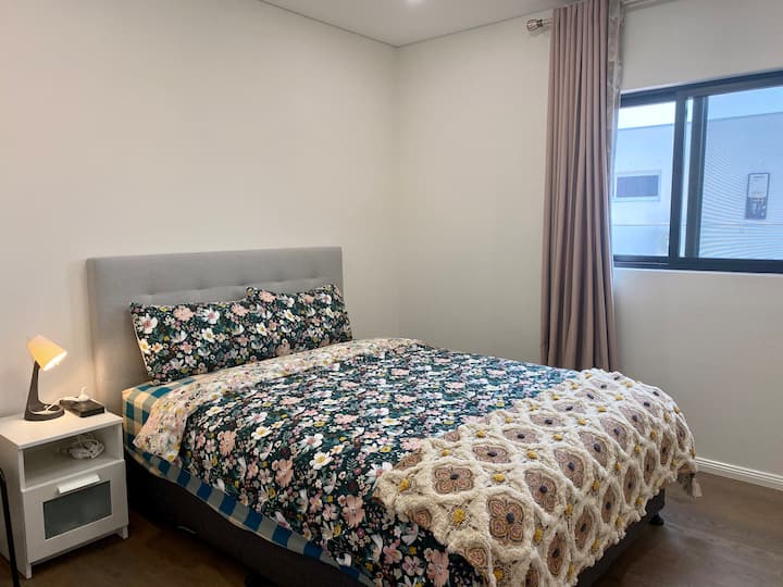 Queen Bed Room In Guest House - Penshurst