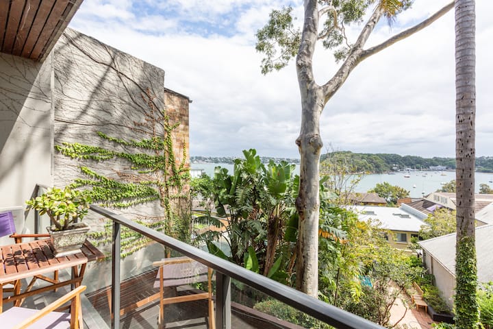 Bright & Breezy At Mcmahons Point W/ Harbour Views - North Sydney