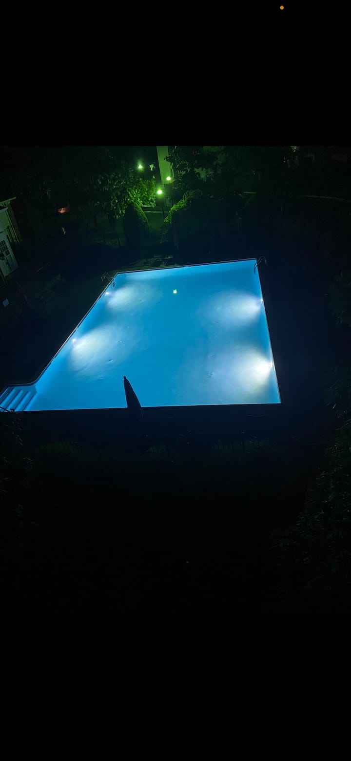 Beautiful Private Condo W/pool! - Alexandria