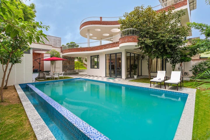 Stayvista At The Tree House W/ Pool, Lawn, Balcony - Jaipur