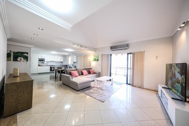 Two Level 3 Bedroom Penthouse In Sydney Liverpool - Liverpool