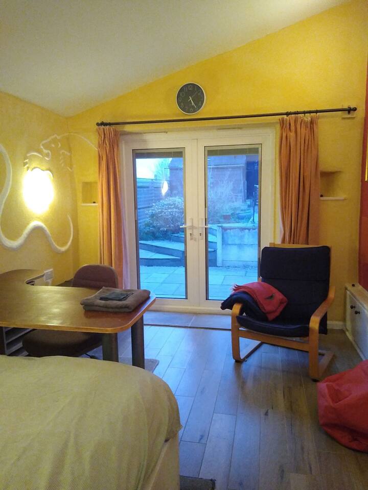 Double Room, 7' Bed, Lovely View - Warwick