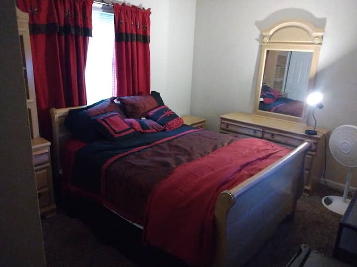 2nd Bedroom Renovated Home. Females Only - Columbus