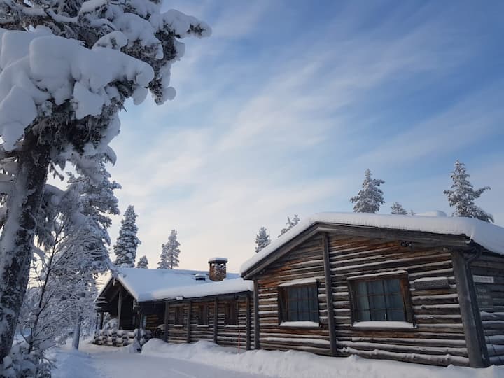 Tunturipöllö, Big Log Cabin In Saariselkä Center - Laponie