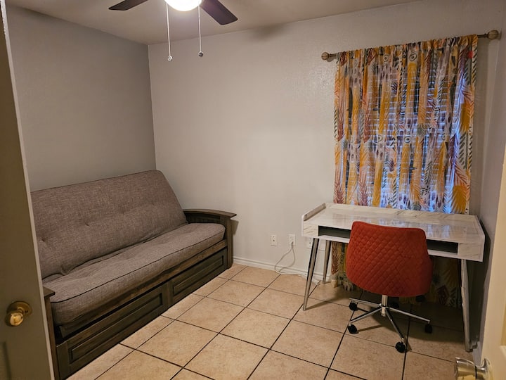 Spare Room For Rent In A Relaxed Setting. - Fort Worth, TX