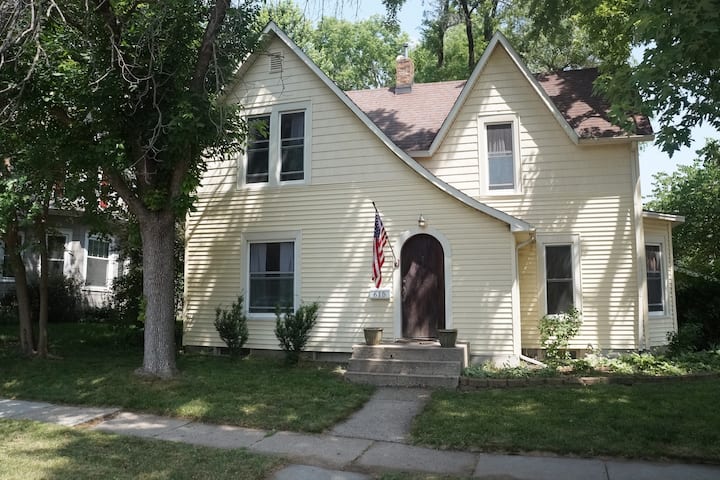 3 Bedroom House In Heart Of Ames - エイムズ, IA