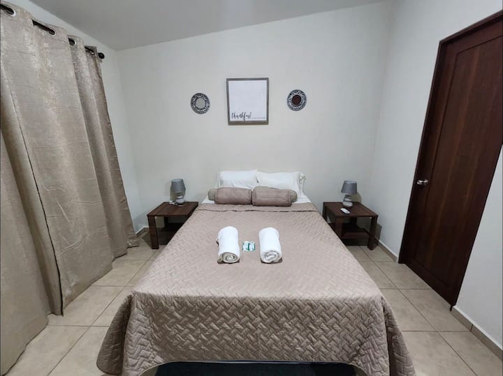 Beautiful 3 Bedroom , 2.5 Bath House - San Salvador