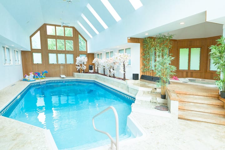 Luxury Stay: Indoor Pool, Hot Tub, Outdoor Games - Glendora, NJ