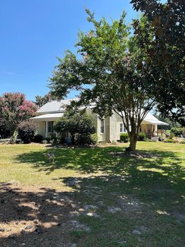 Reynolds' Family Farmhouse - Clinton, NC