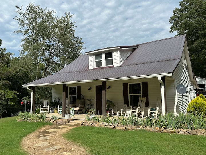 Country Farmhouse - Springfield, TN