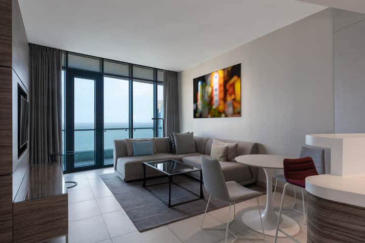 One Bedroom Apartment With Balcony - Sea View - Maputo