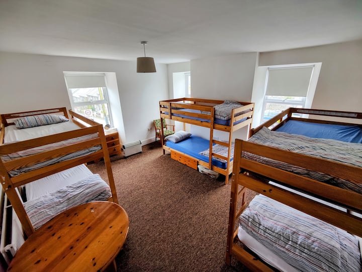 Room For 6 - Families - Groups - Harlech