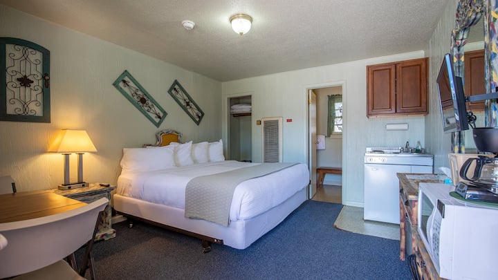 King Bed With A Kitchenette - Durango, CO