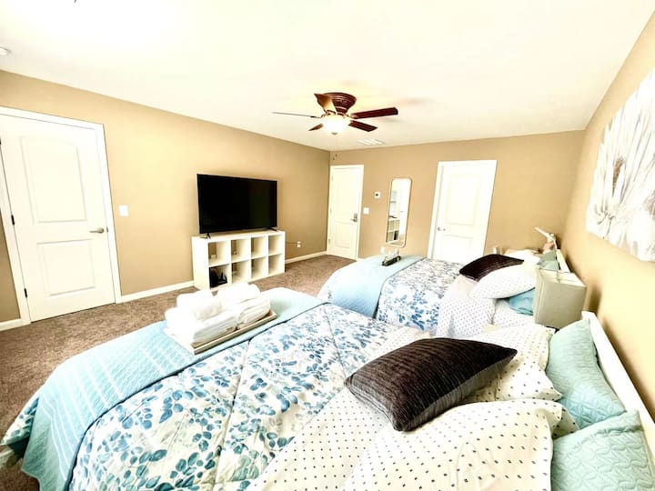 Master Bedroom With Two Beds - Gainesville, GA
