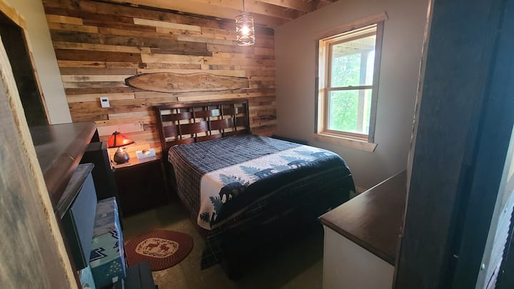 Private Bedroom In Log Home - Littleton, NH
