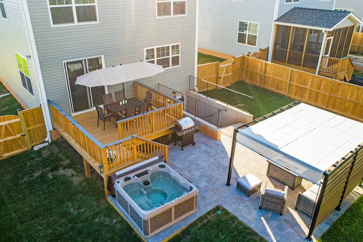 New Construction Home W/ Hot Tub & Fire Pit - Rockville, MD