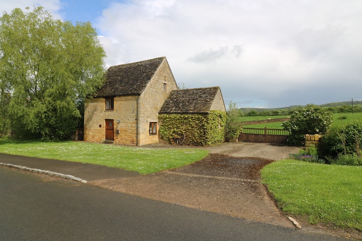 Traditional Cotswold Stone Barn - Broadway