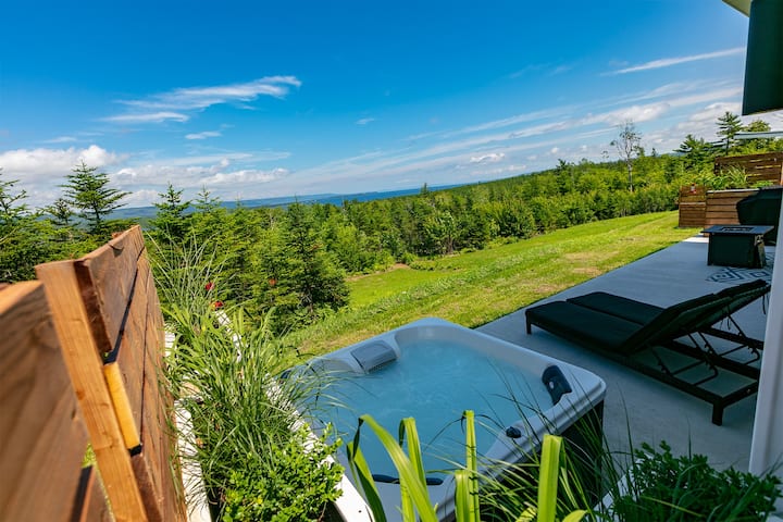 Lake View Cottage With Private Hot Tub - Lazy Bear - Cape Breton Island
