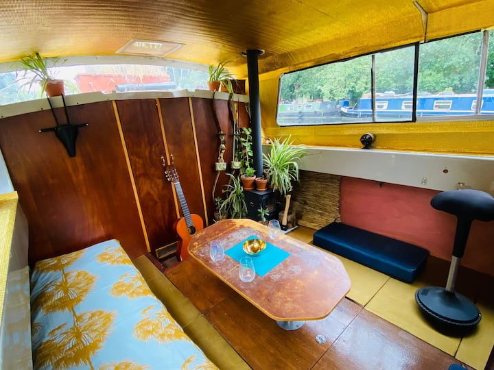 Authentic Boat Stay On The River - London
