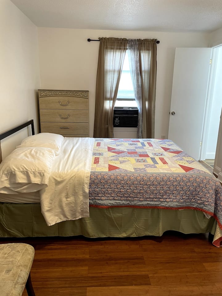 2nd Floor Bed And Bath With Separate Back Entrance - Lynn, MA
