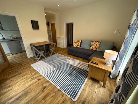 Searching cheap apartment in Llangollen? Try cozycozy!
